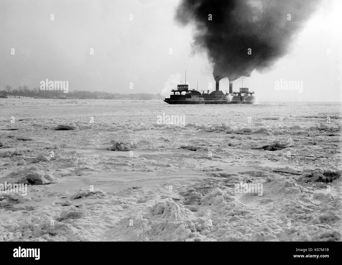 Ontario Autofähre im Eis auf dem Detroit River in Michiga Stockfoto
