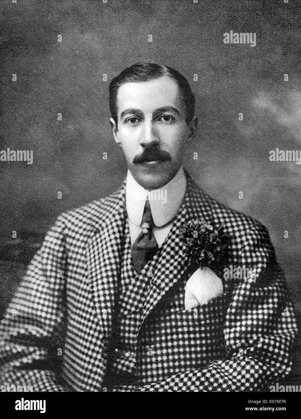 Henry Cyril Paget, 5 Marquis von Anglesey Bt, (16. Juni 1875 vom 14. März 1905), gestalteten Lord Paget bis 1880 und Earl von Uxbridge zwischen 1880 und 1898 und den Spitznamen "; Toppy", britischer Peer, während seines kurzen Lebens bemerkenswert für Verschwendung sein Erbteil auf einem Verschwenderischen sozialen Leben und das Anhäufen von massiven Schulden. Da die" angesehen; schwarze Schaf" der Familie, er betitelt wurde." Die tanzenden Marquess'; für seine Gewohnheit des durchführen'; gebogene, sexy, snake-wie-Tänze". Er konvertierte die Kapelle am Land Sitz der Familie von Plas Newydd, Anglesey, in ein 150-na Stockfoto