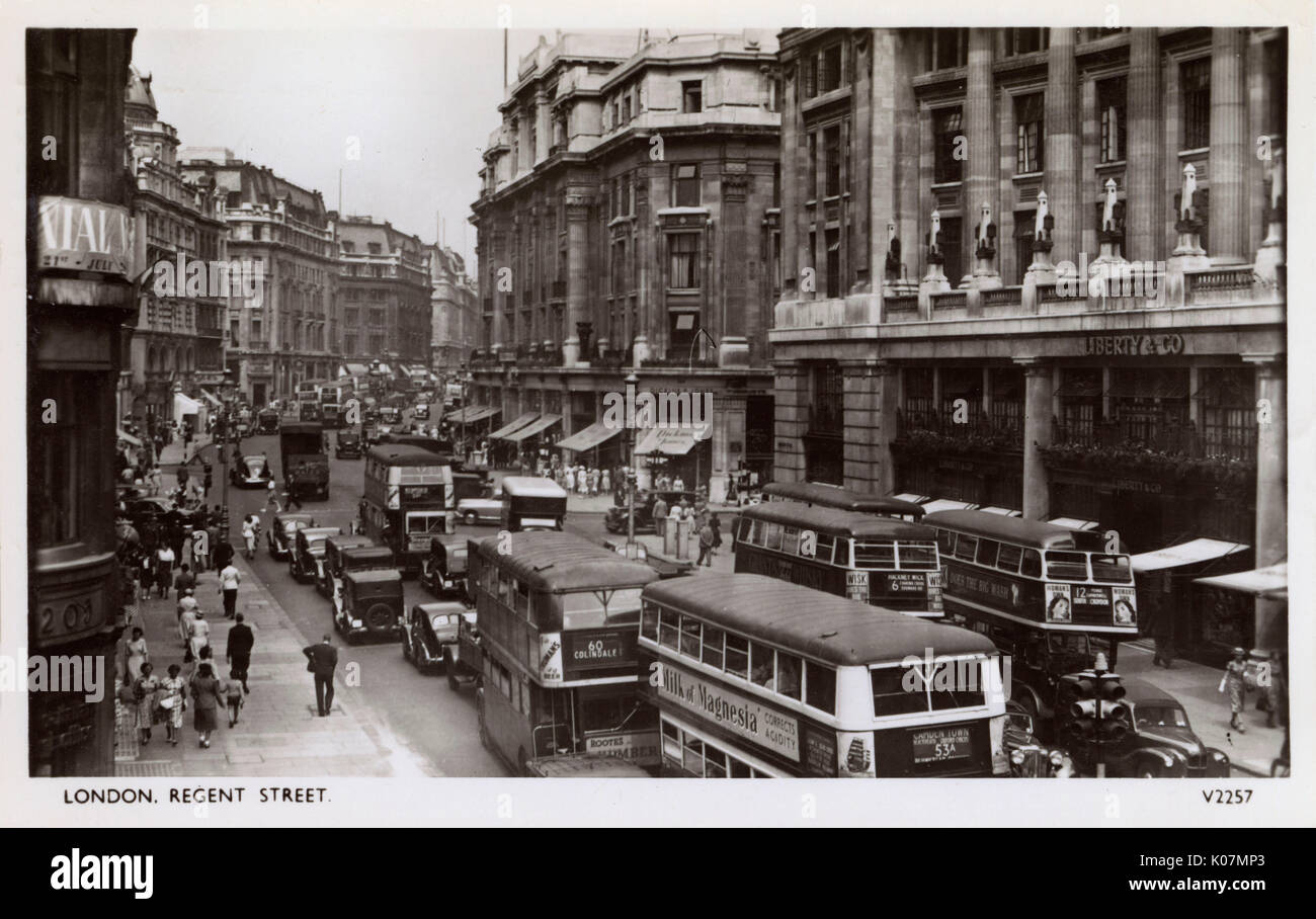 Blick auf die Regent Street, London, mit starkem Verkehr Stockfoto