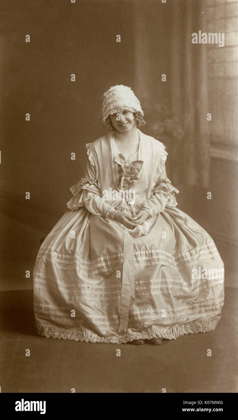 Studioporträt, junge Frau in historischem Kostüm Stockfoto