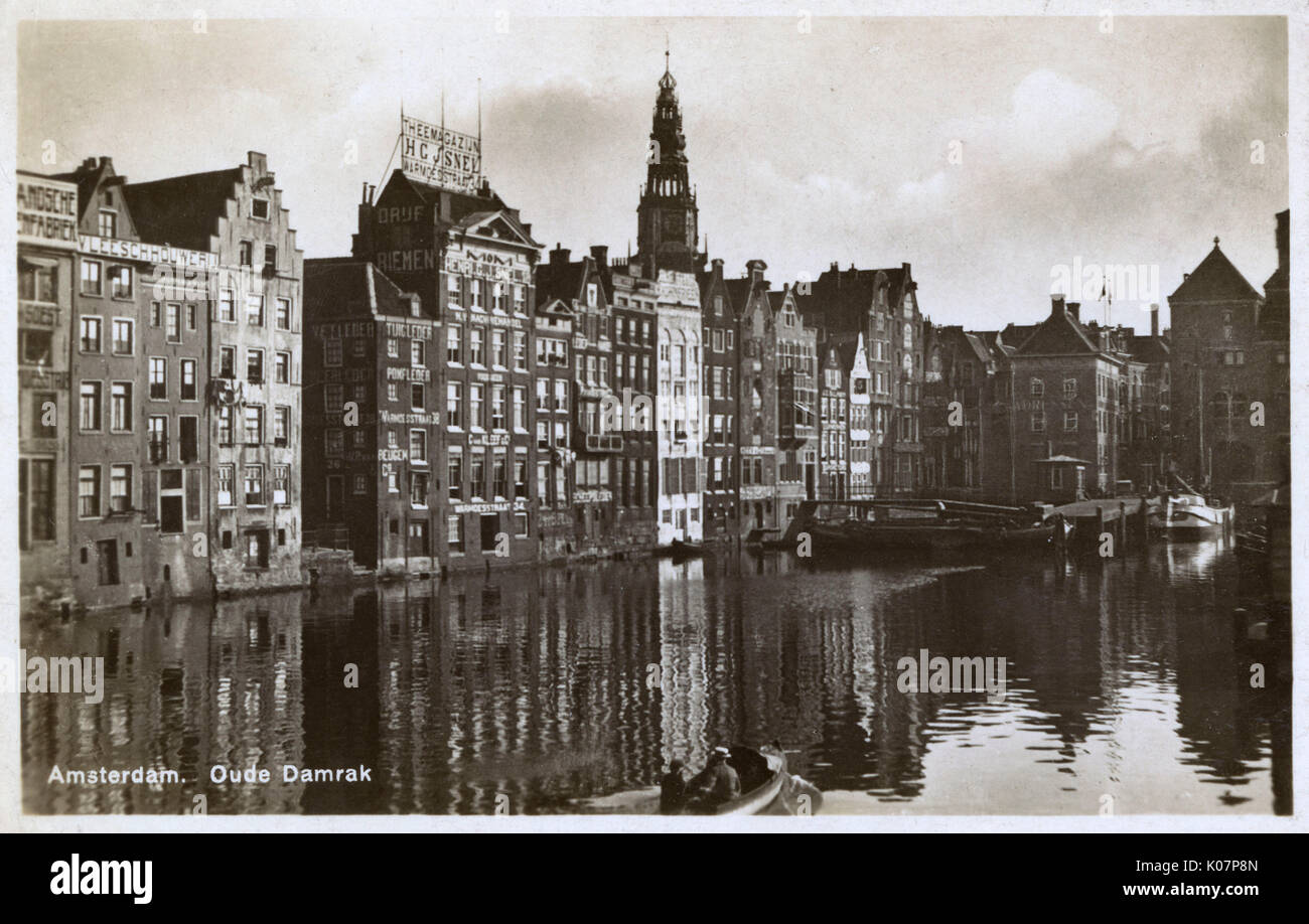Alte Damrak Canal und Lagerhallen, Amsterdam, Niederlande. Datum: ca. 1930 s Stockfoto