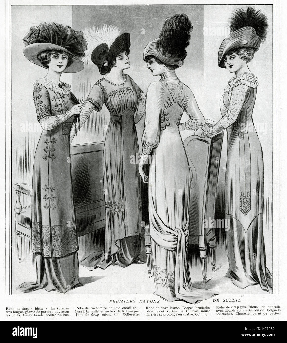Modische Französische Frauen tragen lange Kleider mit hohen Plumed Hüte.  Datum: 1910 Stockfotografie - Alamy