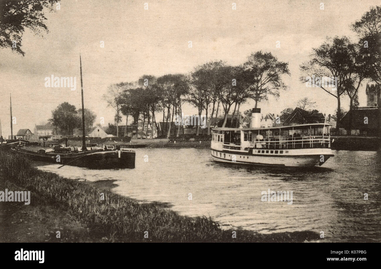 Kanal mit Booten, Sluis, Niederlande Stockfoto