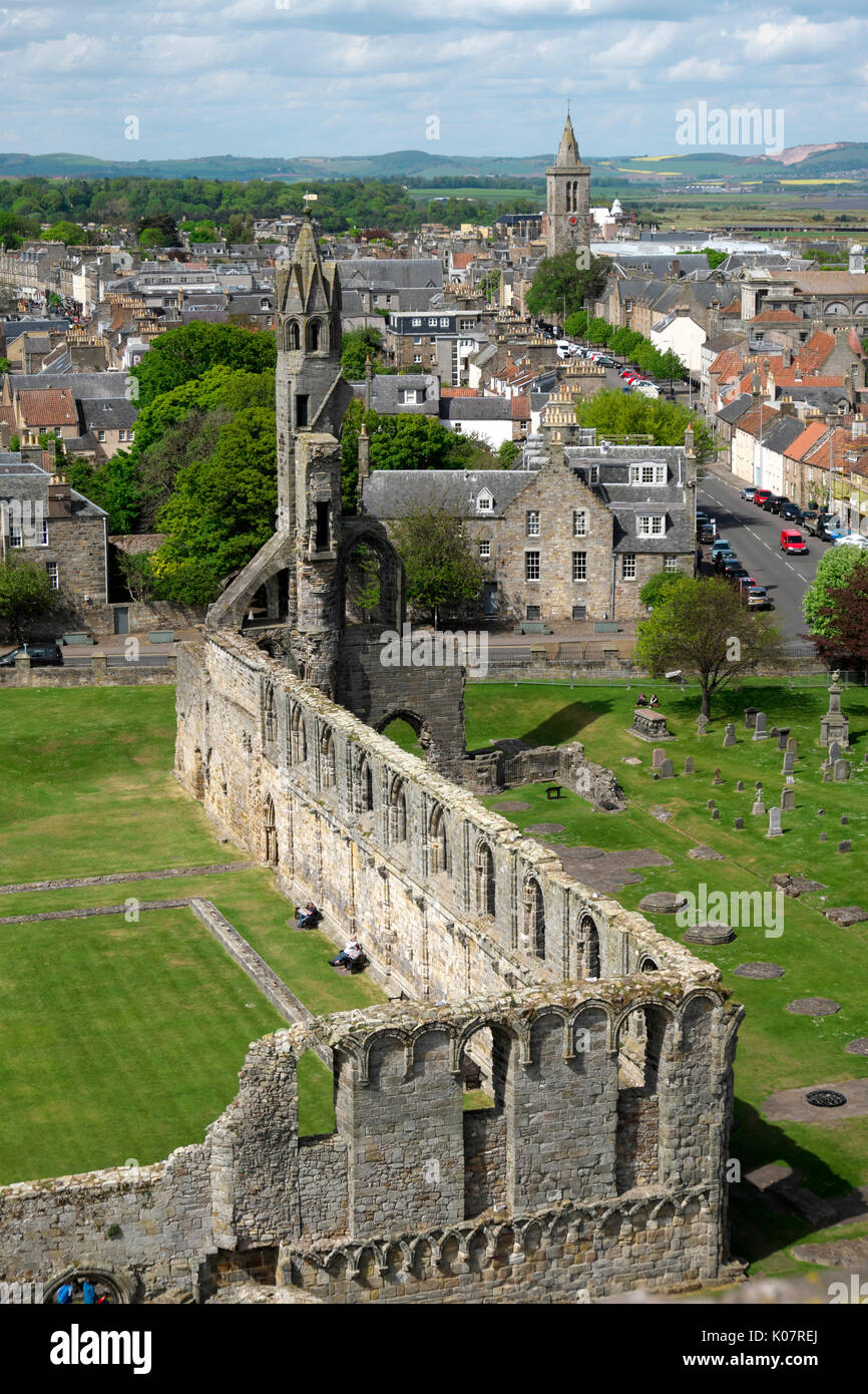 Blick aus der ST-Regel Turm und die Ruinen der St. Andrews Cathedral, St Andrews, Fife, Schottland, Großbritannien Stockfoto