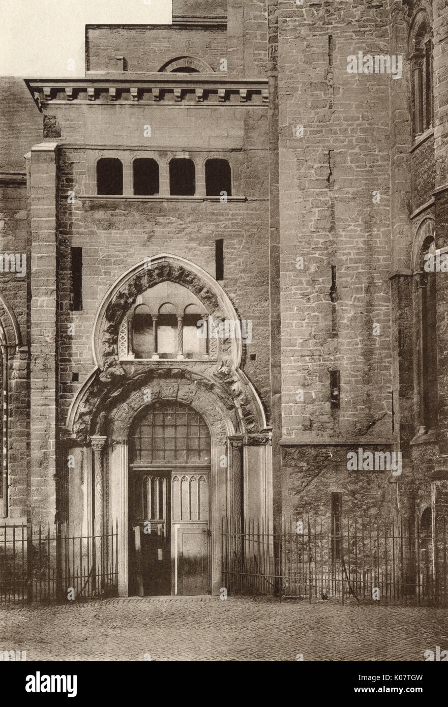 Tür der Kathedrale Notre Dame, Tournai, Belgien Stockfoto