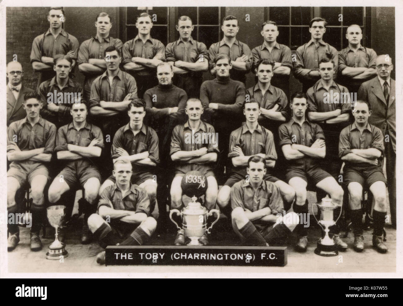 Das Toby (Charrington's) FC Fußballteam 1935-1936 Stockfoto