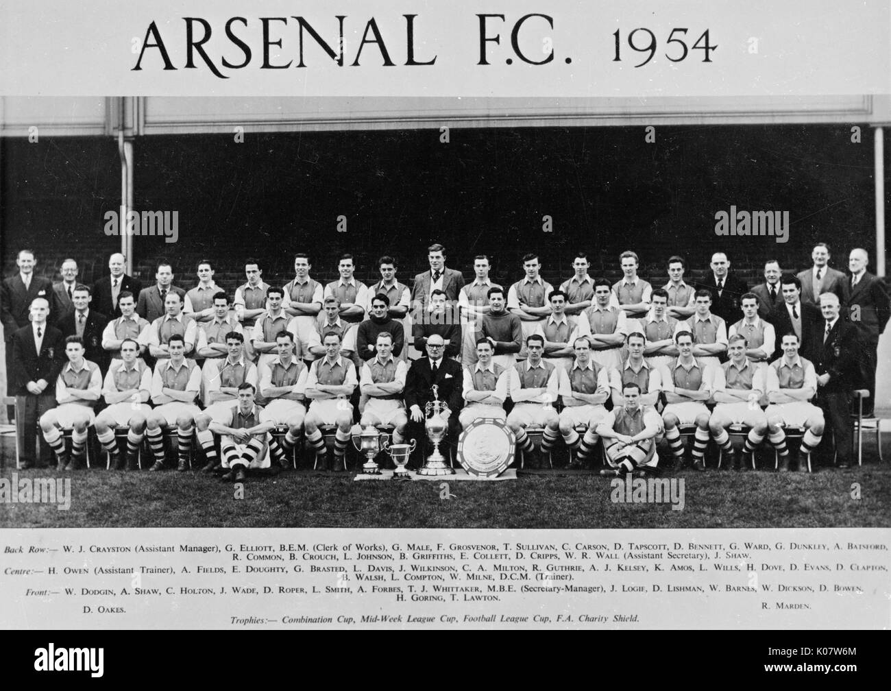 Arsenal Football Club-Team und Beamte 1954 Stockfoto