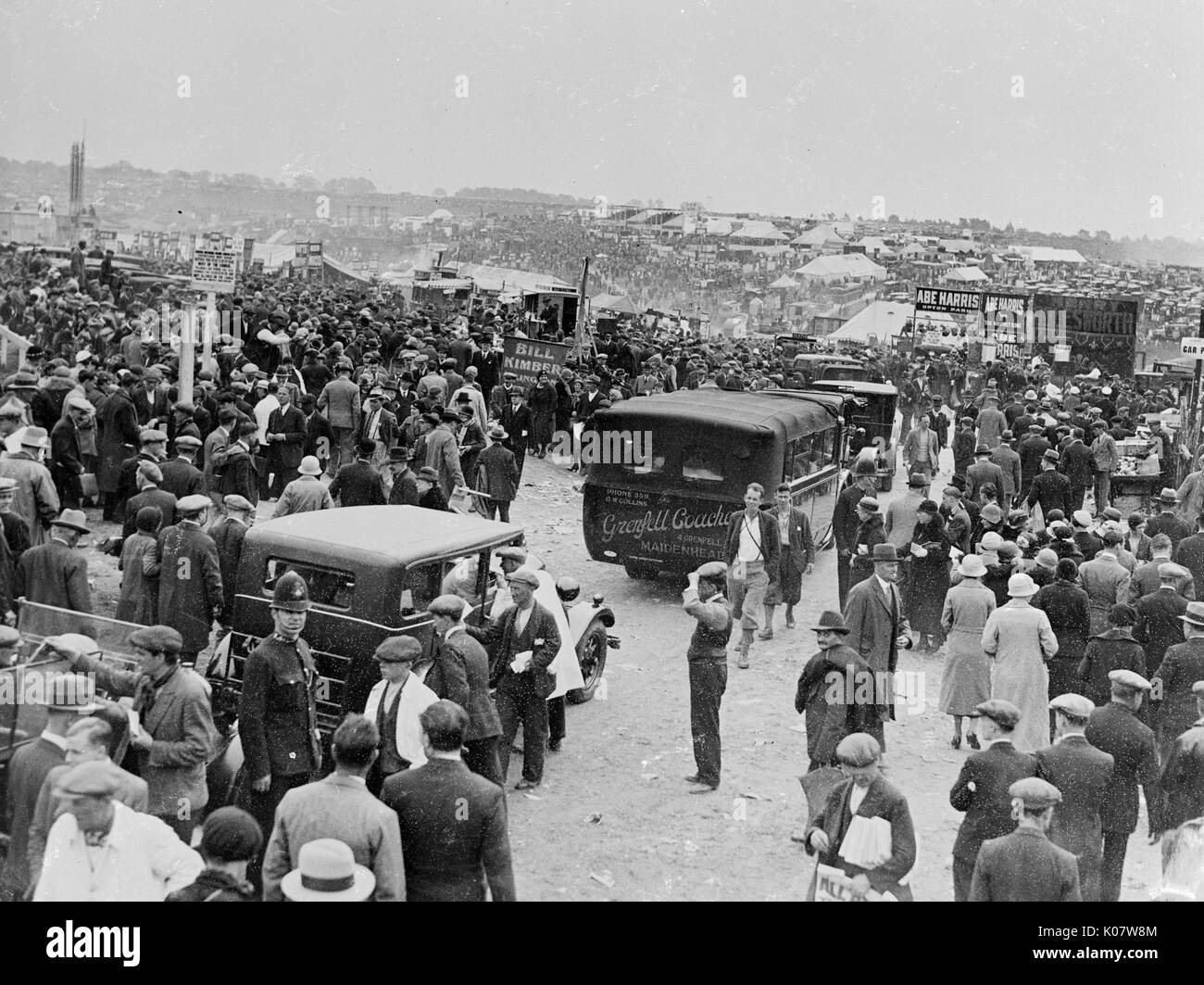 Rennfahrer und Buchmacher beim Epsom Derby, 1933 Stockfoto