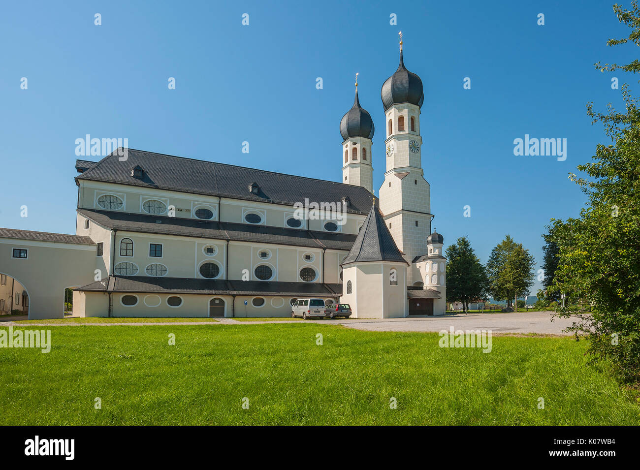 Pilgernde Kirche der Heiligen Dreifaltigkeit in Weihenlinden, Bruckmühl, Oberbayern, Bayern, Deutschland Stockfoto