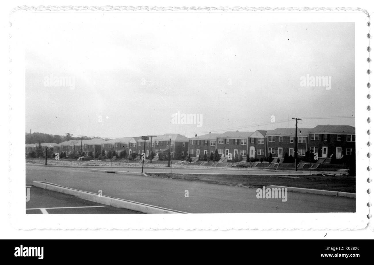 Anzeigen der Reihe Häuser von den Northwood Einkaufszentrum Parkplatz gegenüber dem Hotel, Baltimore, Maryland, 1951. Stockfoto