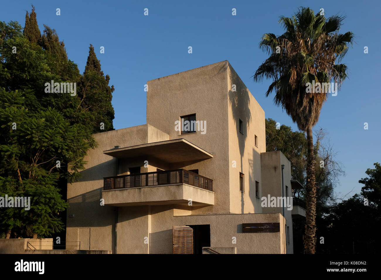 Ein altes Haus im Jahr 1935 im Internationalen Stil der Name einer architektonischen Stil, der in den 1920er Jahren entstanden und 1930 auf 21 Ramban Straße in Rehavia auch Rechavia Nachbarschaft in Jerusalem Israel gebaut Stockfoto