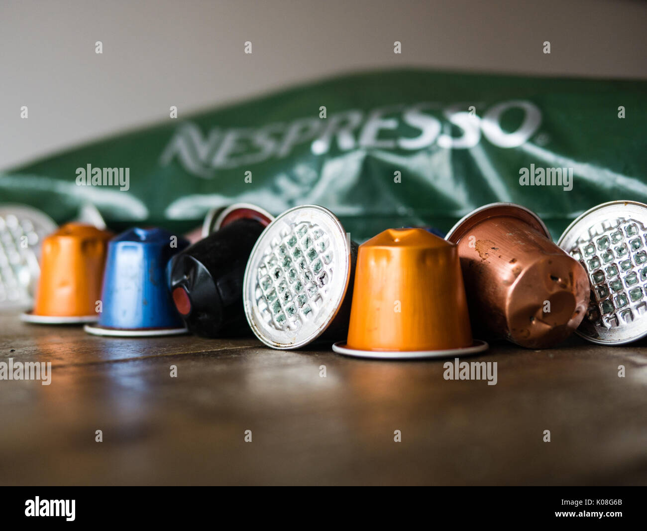 Nespresso Recycling Tasche und Kapseln Stockfotografie - Alamy