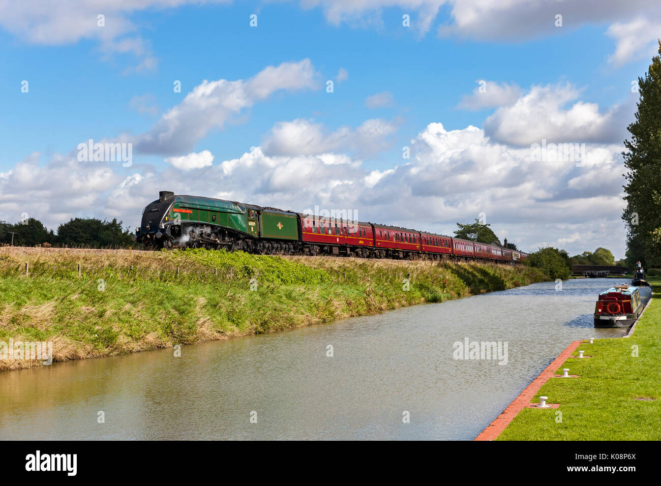 Der West Somerset Steam Express Dämpfen durch Crofton Sperren Stockfoto