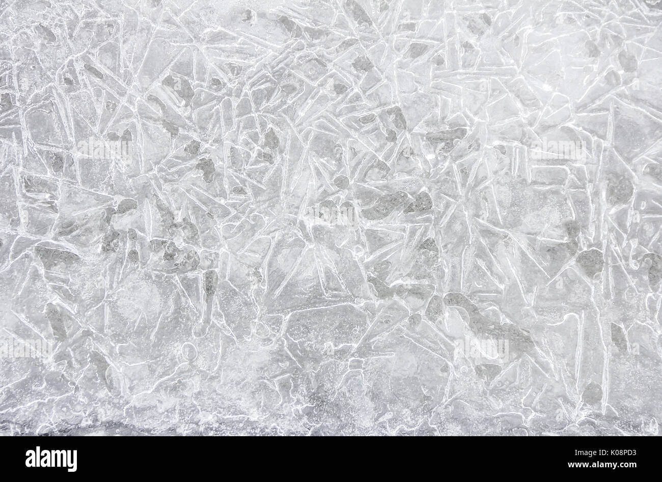 Eis Textur auf einem See Wasser im Winter im Freien mit Schnee Stockfoto