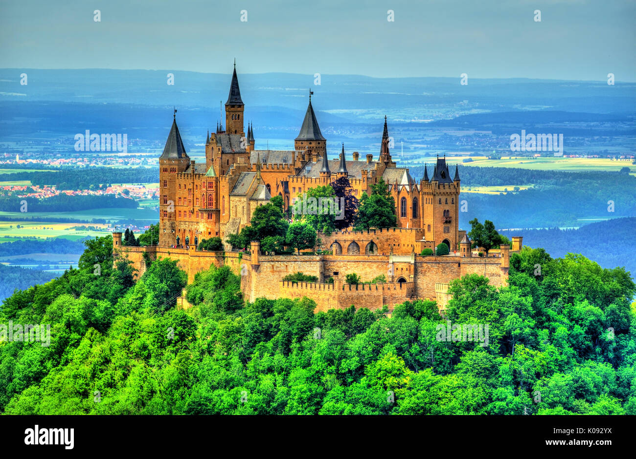 Die Burg Hohenzollern auf der Schwäbischen Alb - Baden-Württemberg, Deutschland Stockfoto