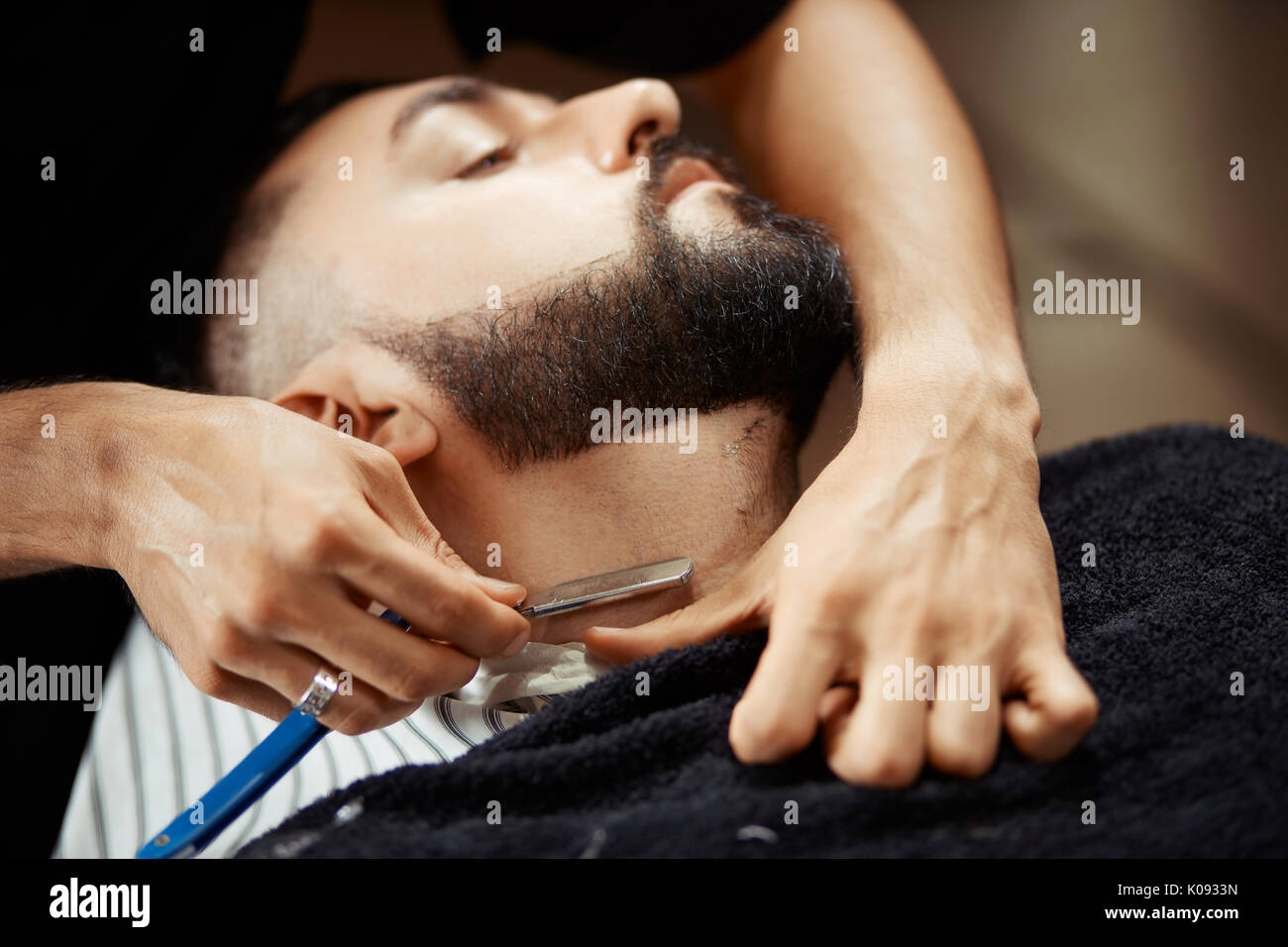 Anonyme Mann rasieren Client Stockfoto
