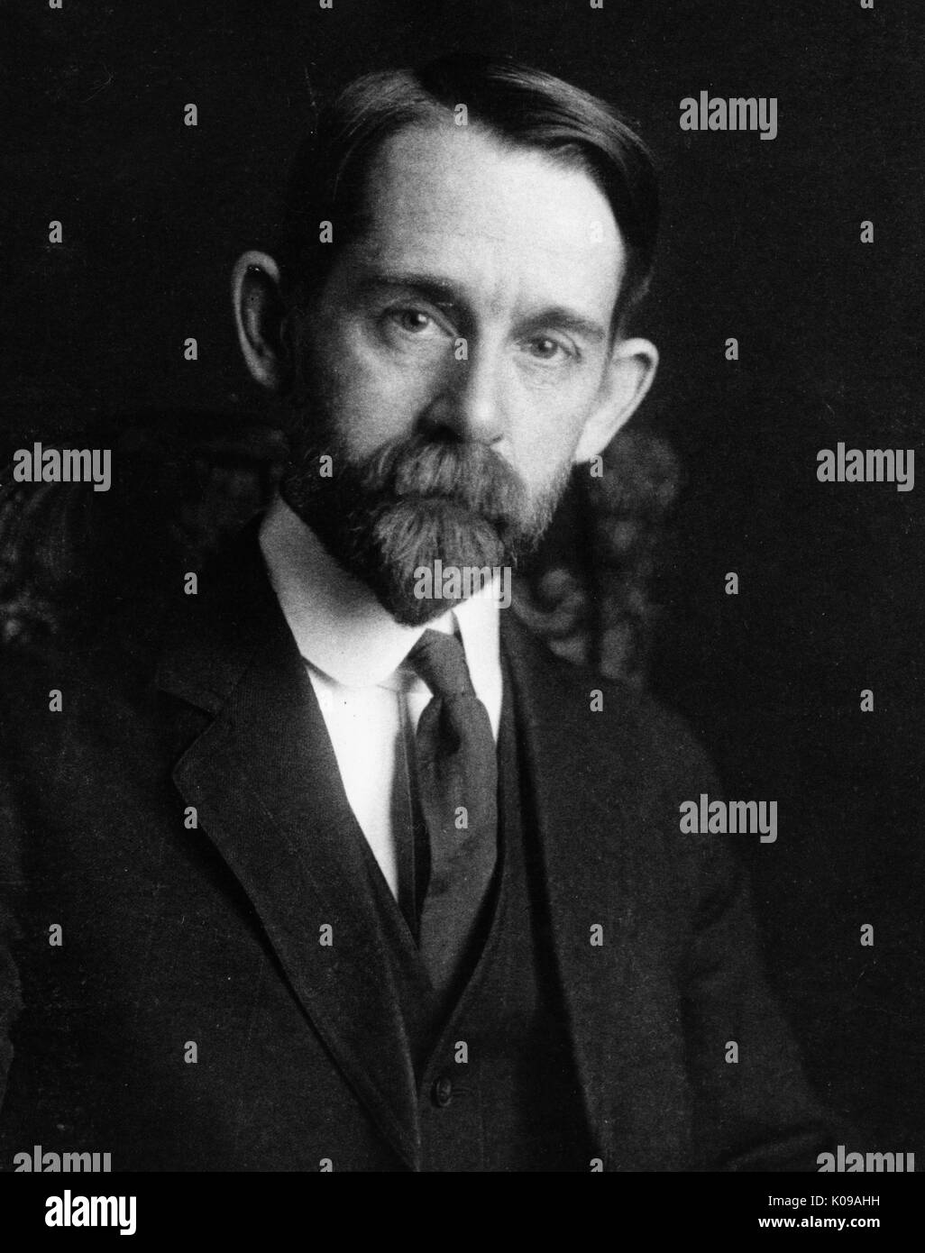 Taille bis sitzt Portrait von Herbert Zoologe, Genetiker, und Professor Herbert Spencer Jennings, 1909. Stockfoto