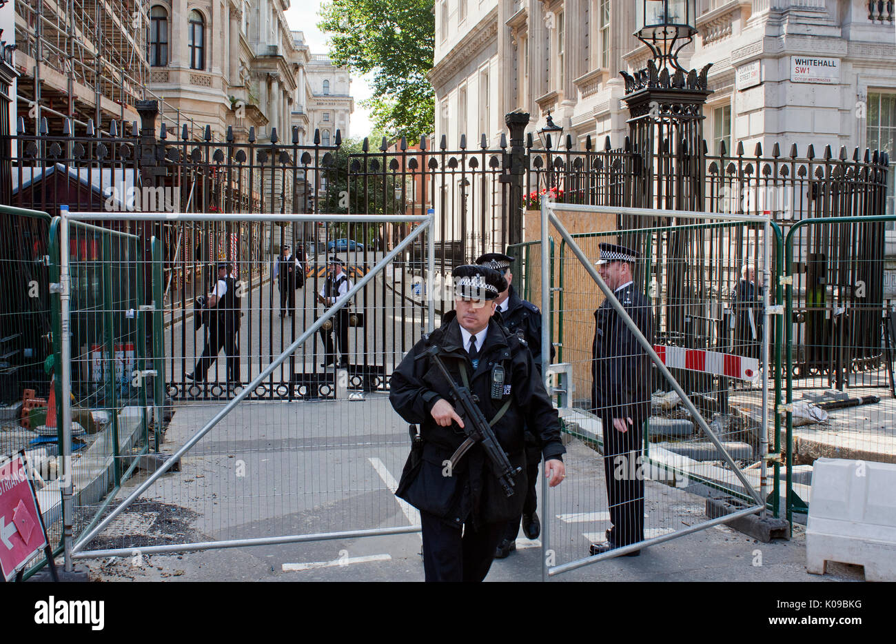 Sicherheit außerhalb der Downing Street Stockfoto