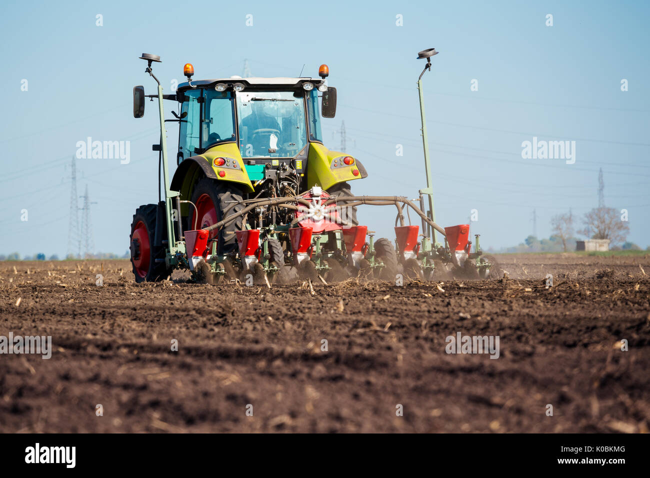 Landwirt säen ernten im Feld Stockfoto