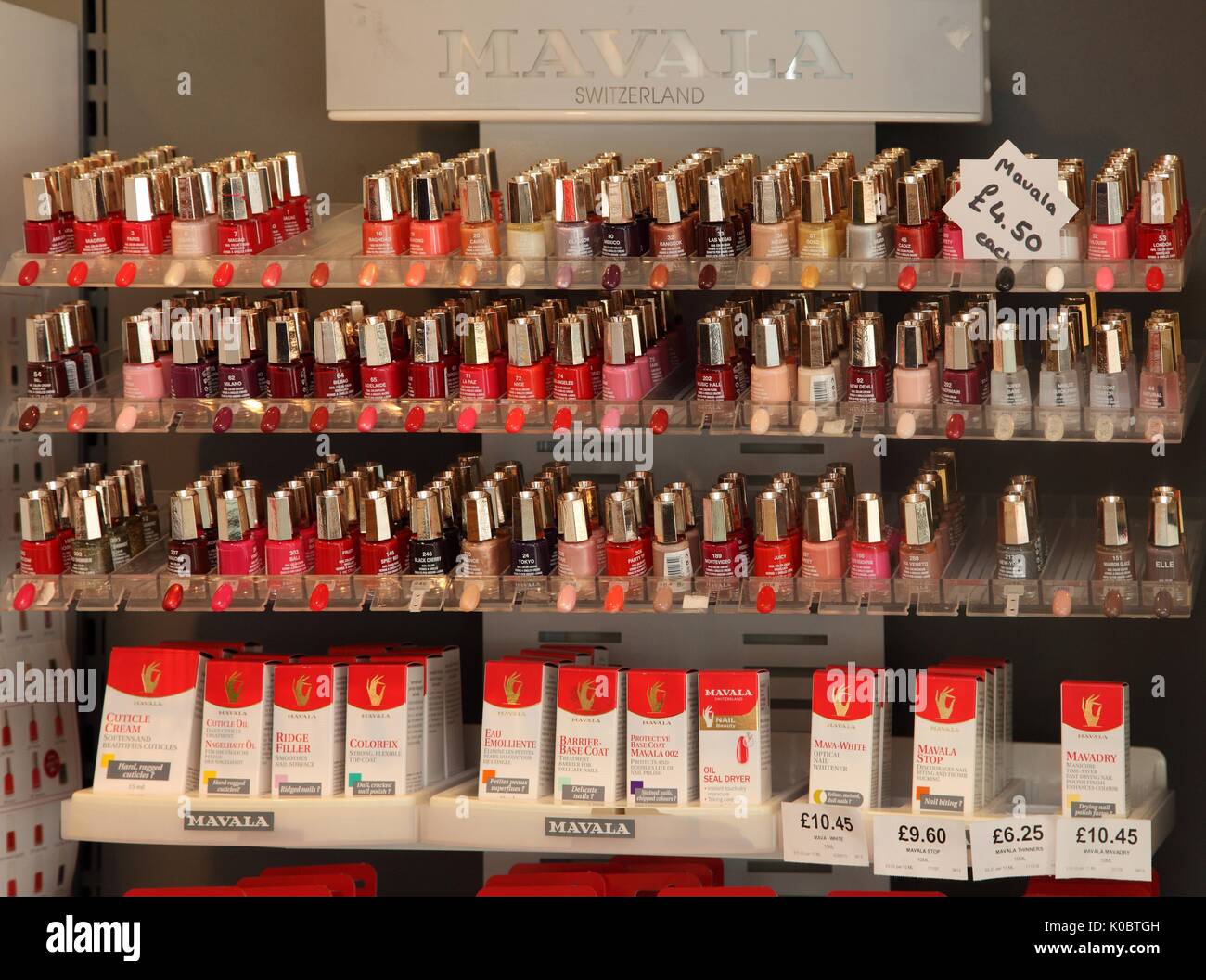 Mavala Nagelpflege Produkte in einer Apotheke, Apotheke, Apotheker, Drug Store Stockfoto