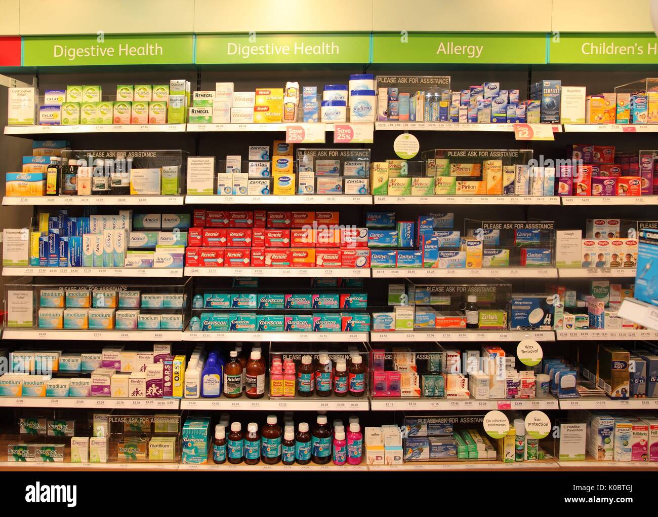 Verdauung und Allergie Produkte am Verkauf in eine Apotheke, Apotheke, Apotheker, Drug Store Stockfoto