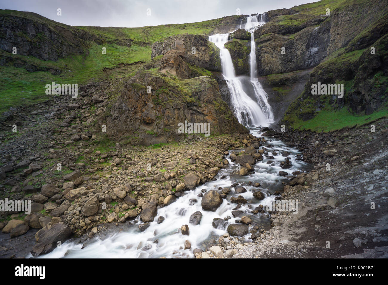 Island - beeindruckende Wasserfälle mit mehreren Terrassen Stockfoto