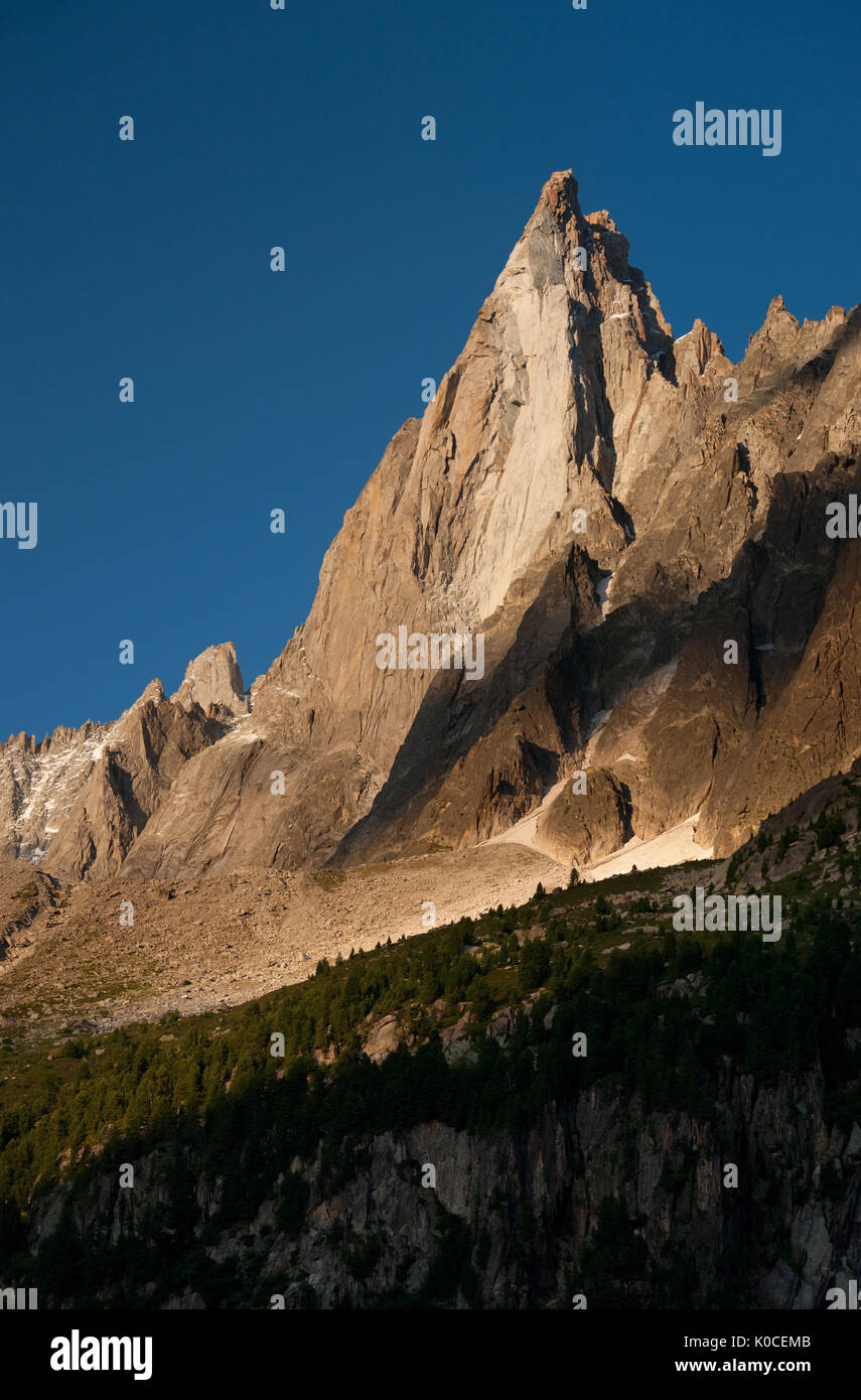 Petite Aiguille du Dru, Mer de Glace, montenvers Bahnhof umgibt. Stockfoto