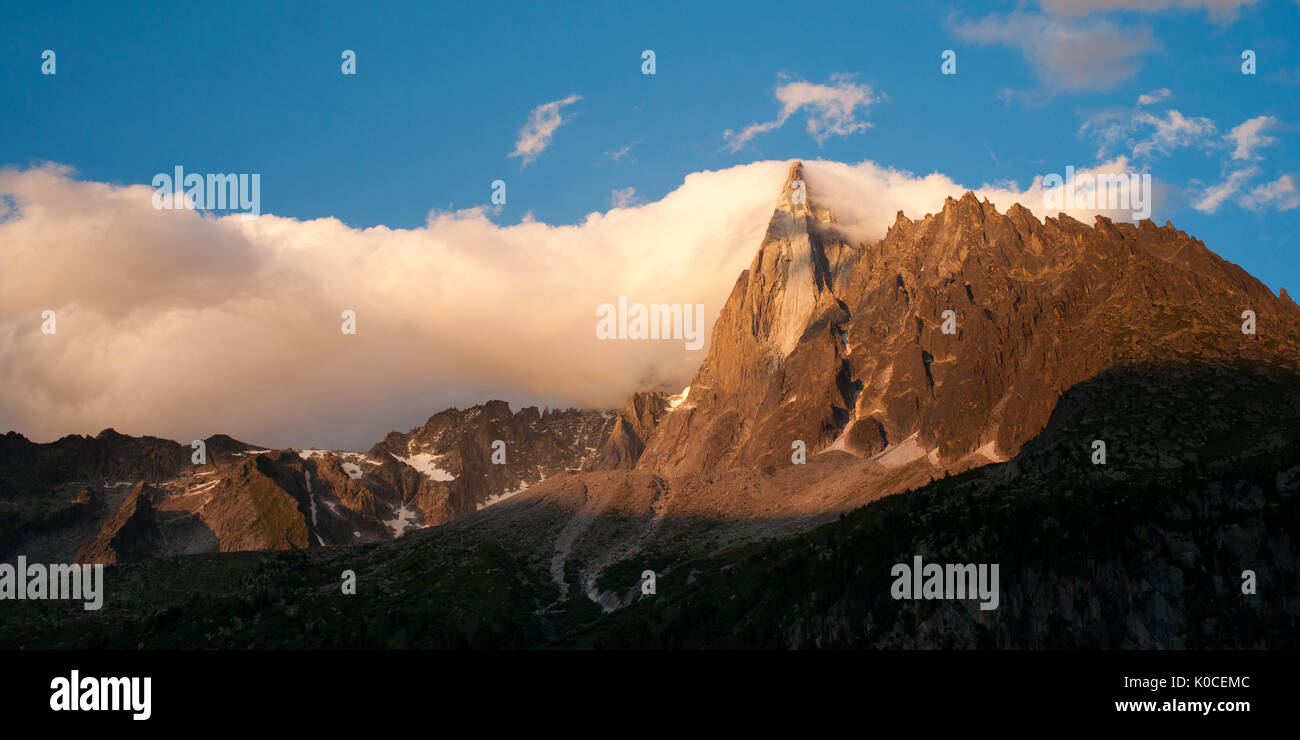 Petite Aiguille du Dru, Mer de Glace, montenvers Bahnhof umgibt. Stockfoto