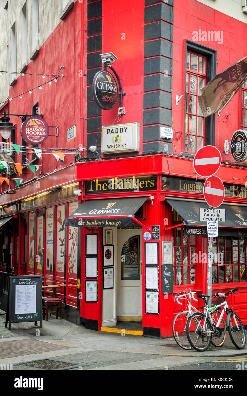DUBLIN, Irland - 13. August: Die Banker, einen traditionellen Pub in der Nähe von Temple Bar in Dublin, Irland Stockfoto