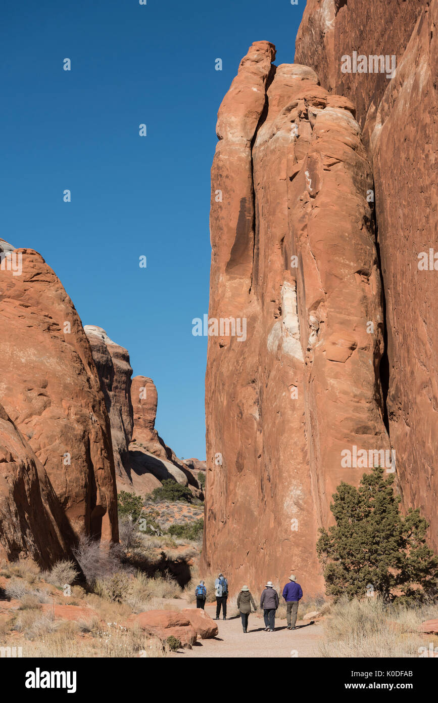 USA, Utah, Arches National Park, Wandern im Garten des Teufels Stockfoto