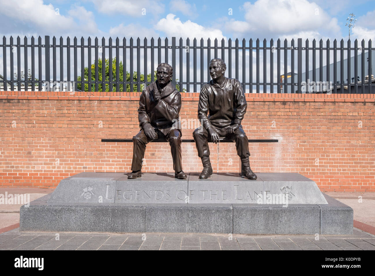 Legenden der Lane Statue. Statuen von Jimmy Sirrel und Jack Wheeler in Notts County Football Ground, Meadow Lane, Nottingham, England, Großbritannien Stockfoto
