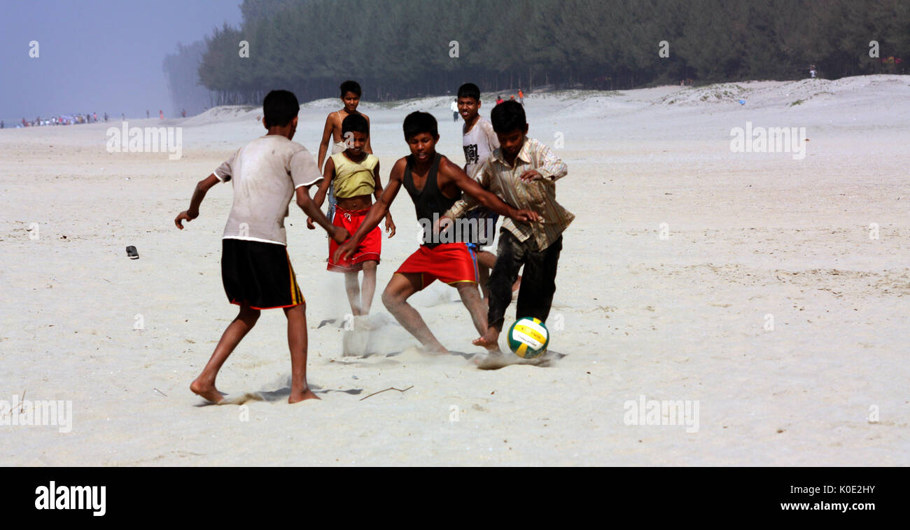 COX BAZAR IST DER GRÖSSTE STRAND DER WELT, der 120 km lange BADAR MOKAM IN TEKNAF. COX BAZAR NAME IST GEKOMMEN, UM NACH DEM NAMEN EINES ENGL Stockfoto