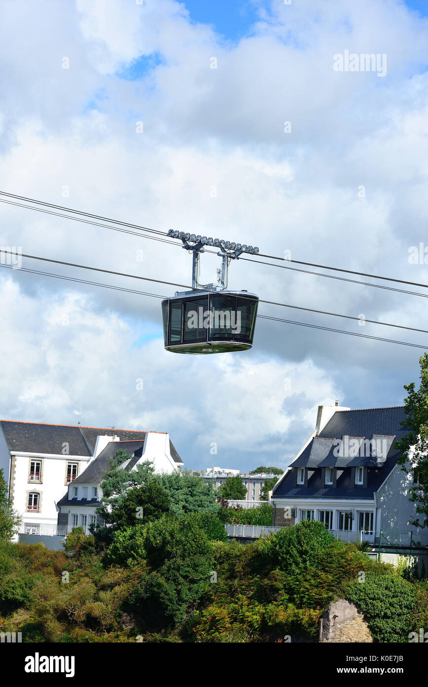 Brest (Bretagne, Frankreich), am 2016/09/21: Prüfung der städtischen Seilbahn über die penfeld River. Diese Seilbahn, neue Verkehrsmittel o Stockfoto