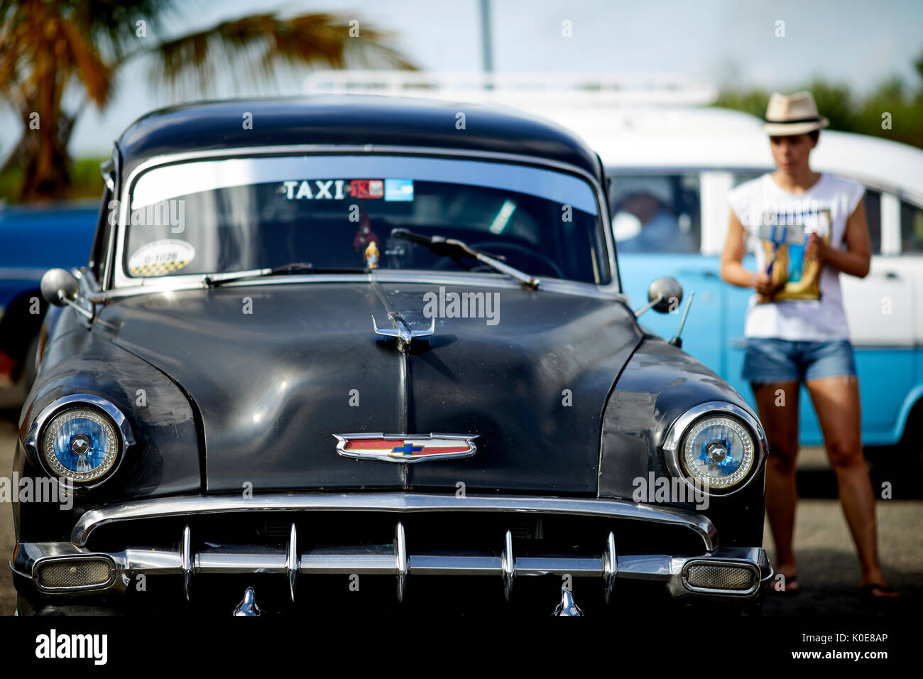 Kubanische geparkt werden klassische amerikanische Autos in Parkplatz Bacunayagua Brücke Dienstleistungen, Kuba in der Nähe von Matanzas, Cuba, Stockfoto