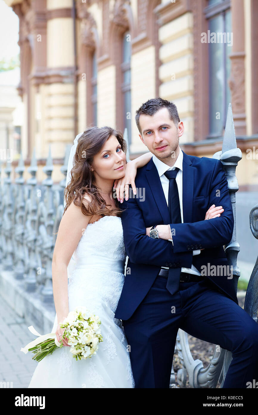 Portrait von die Braut und der Bräutigam am Hochzeitstag Stockfoto