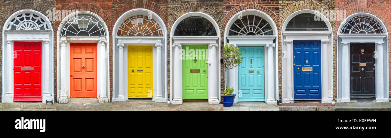 Panoramablick auf die Regenbogenfarben Sammlung von Türen in Dublin, Irland Stockfoto