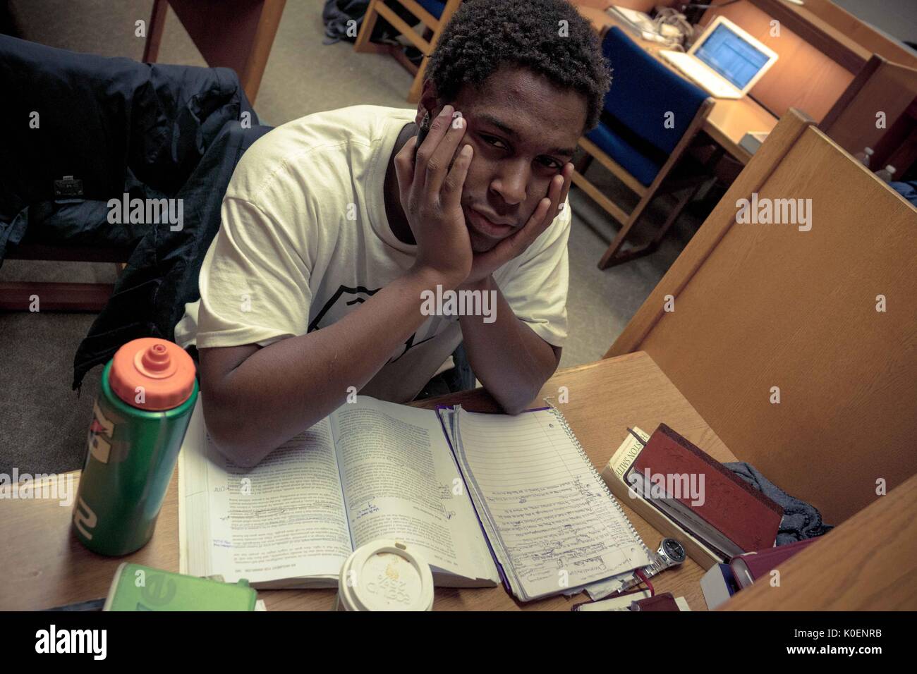 Kursteilnehmer in der Milton S. Eisenhower Bibliothek während der Lesung Woche, eine Woche, wo die Studenten sind für Endrunden, 1996 zu studieren. Mit freundlicher Genehmigung von Eric Chen. Stockfoto