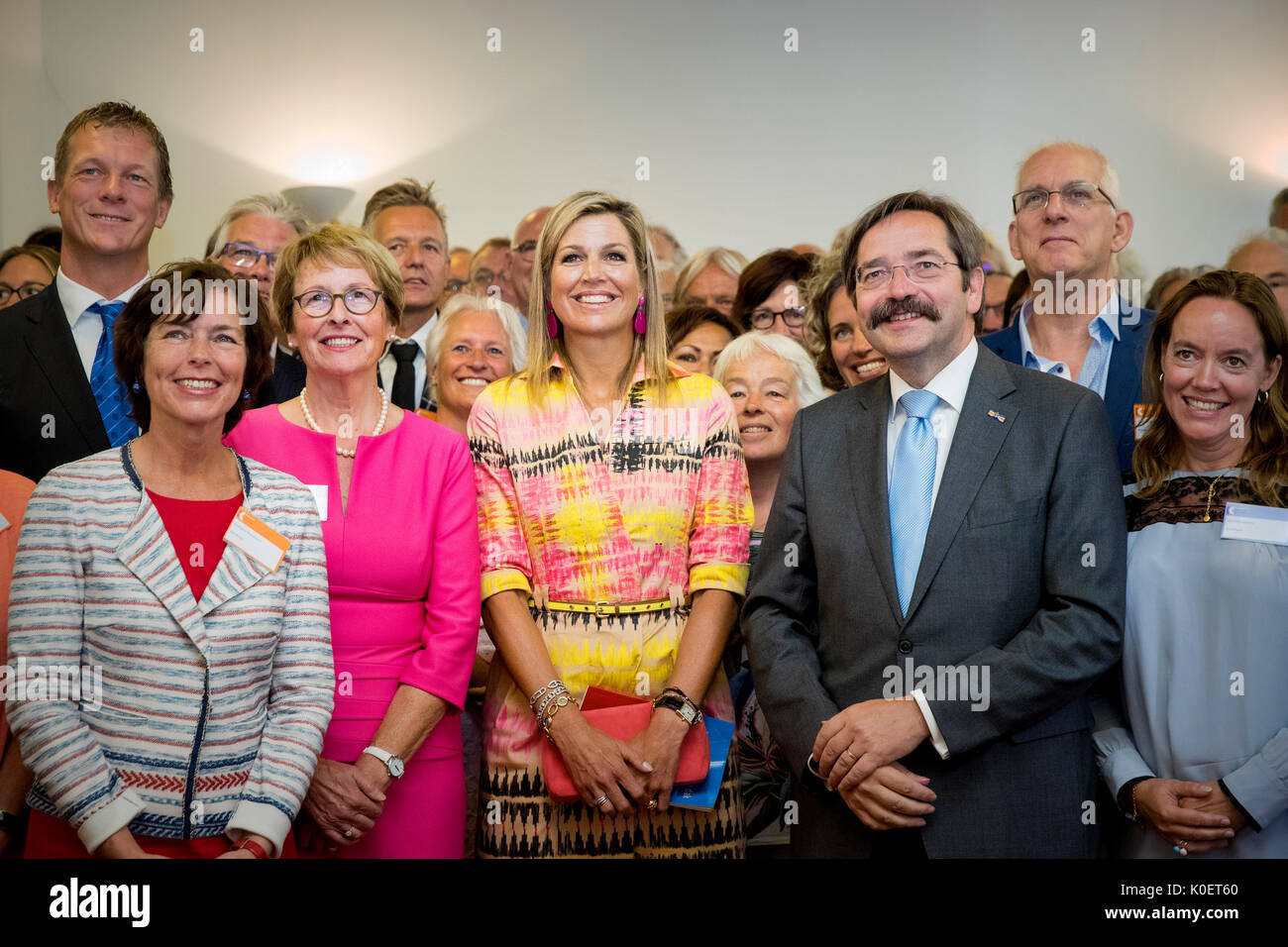 Delft, Niederlande. 22 Aug, 2017. Queen Máxima der Niederlande bei der Jessehof in Delft, am 22. August 2017 Für eine workvisit, die Jessehof ist ein Eingang für Leute mit einem kleinen sozialen Netzwerk, von sozialer Ausgrenzung und Obdachlose. Es ist eines der Projekte, die von der Kansfonds Foto: Albert Nieboer/Niederlande/Point de Vue, · KEINE LEITUNG SERVICE · Foto: Albert Nieboer/Royal drücken Sie Europa/RPE/dpa/Alamy Live-Nachrichten unterstützt. Stockfoto