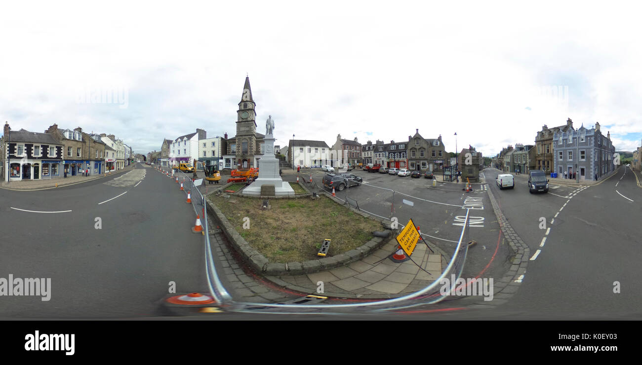 Marktplatz, Selkirk, Großbritannien. 22 Aug, 2017. Selkirk Straßenbild Regeneration (HINWEIS: Das Bild wurde als Equirectangular Panorama erstellt. Import-image in ein Panoramablick auf die Spieler eine interaktive 360°-Ansicht) Straßenbild in Selkirk Marktplatz von Montag Werke zu schaffen, 21. August bis Samstag, 31. März 2018. Die Pläne umfassen sicherer und verbesserte Bereiche für die Fahrgäste des Busses, bessere Sitz- und Plasterungsoberflächen, verbesserte Fußgängerüberwegen und Verbesserungen zu ermöglichen Markt Platz für Veranstaltungen und Märkte verwendet werden. Bild: Rob Grau/Alamy leben Nachrichten Stockfoto