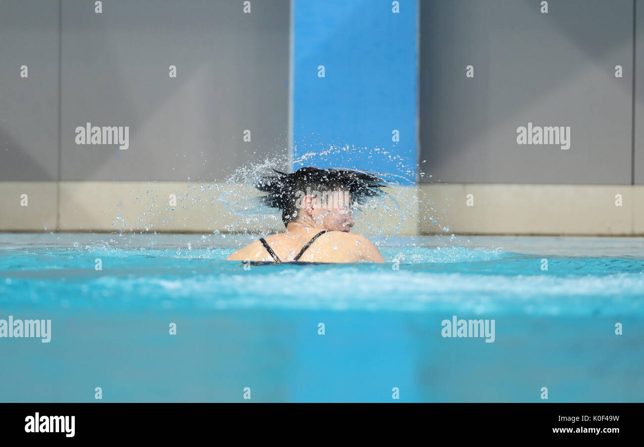 Tianjin. 23 Aug, 2017. Shi Tingmao von Chongqing konkurriert während der Frauen 3m Sprungbrett synchronisiert endgültig vom Tauchen auf der 13. Chinesischen Nationalen Spiele in North China Tianjin Gemeinde, 23.08.2017. Shi Tingmao und Chang Yani behauptete den Titel mit 351.30 Punkten. Credit: Fei Maohua/Xinhua/Alamy leben Nachrichten Stockfoto