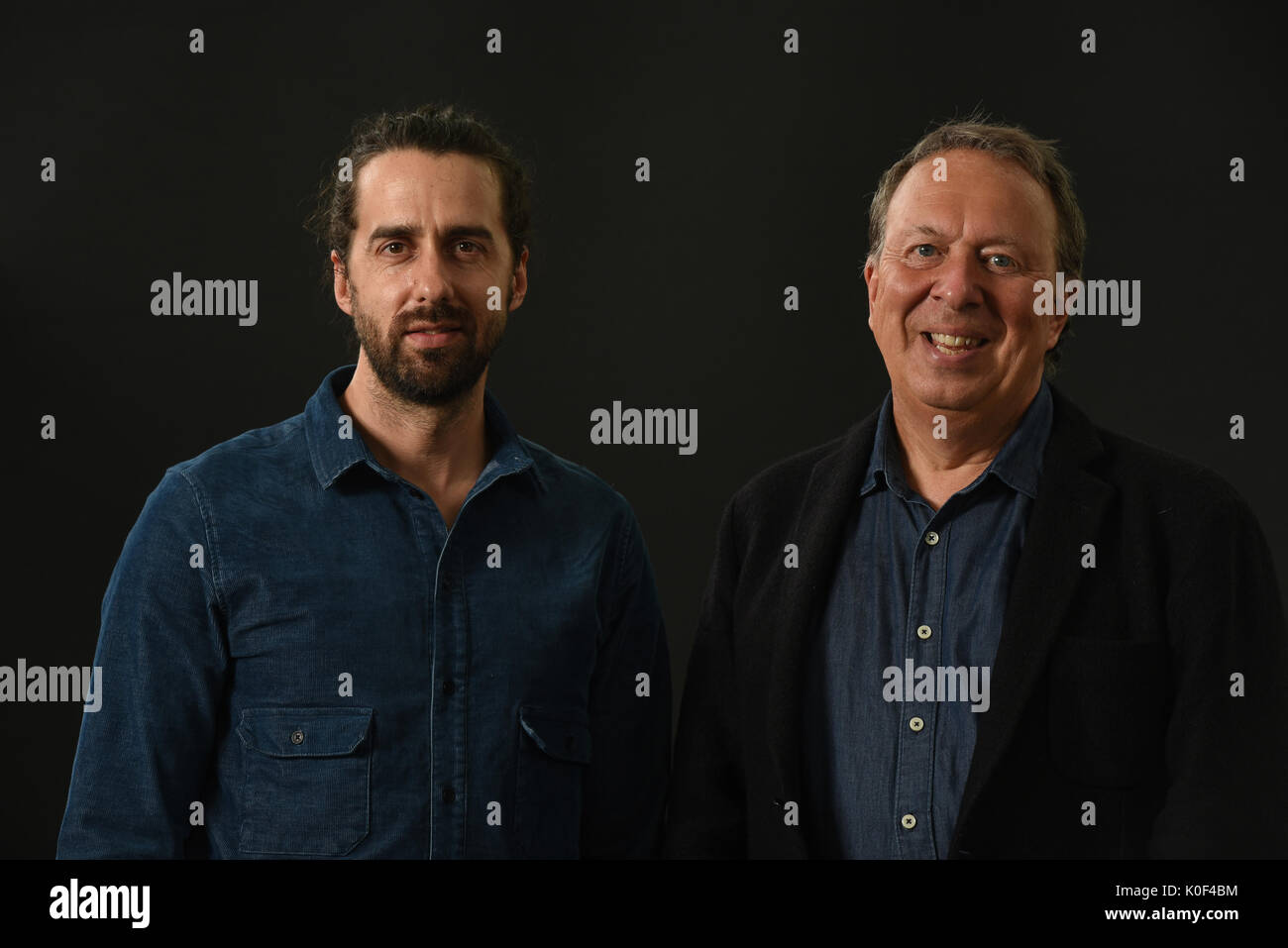 Edinburgh, Großbritannien. 23 Aug, 2017. Das Edinburgh International Book Festival Mittwoch, 23.August. Jamie Bartlett, Journalist und tech Blogger zusammen mit britischen TV-Moderator und politischer Kolumnist Steve Richard. Credit: Stuart Cobley/Alamy leben Nachrichten Stockfoto