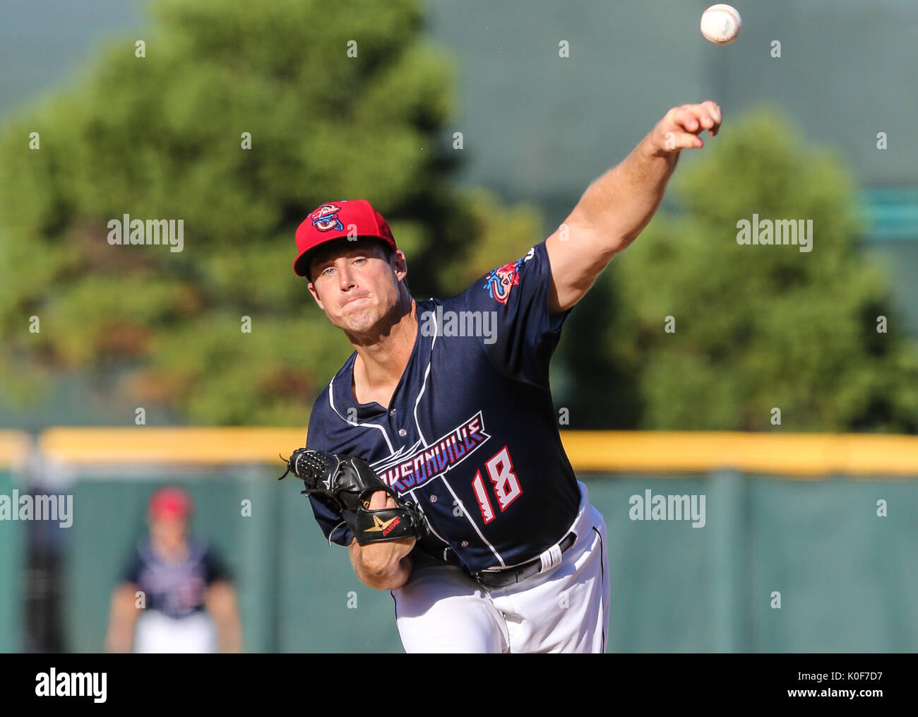 22.08.2017, Jacksonville, FL, USA: Jacksonville Jumbo Shrimps Krug mattes Tomshaw (18) im ersten Spiel eines MiLB baseball Doppelspiel gegen die Birmingham Barons in Jacksonville, FL. Jacksonville besiegt Birmingham 4 zu 3. Gary McCullough/CSM Stockfoto