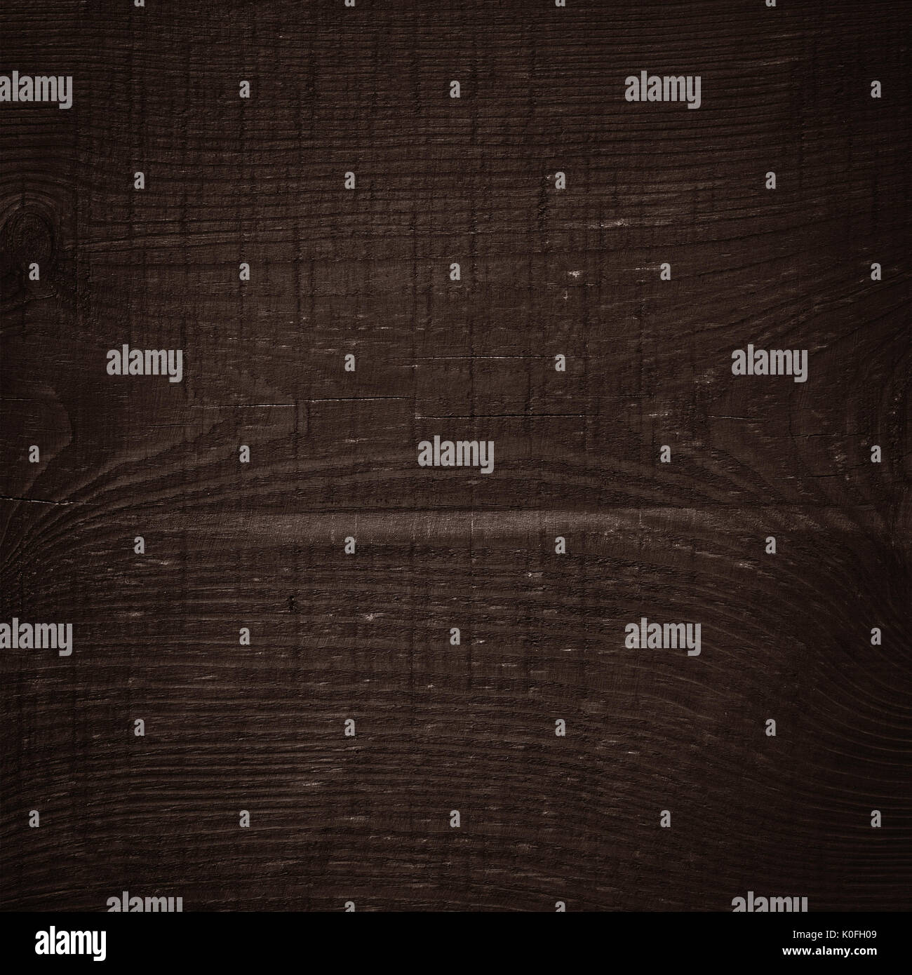 Schwarz Holz Schneidebrett verkratzt. Stockfoto