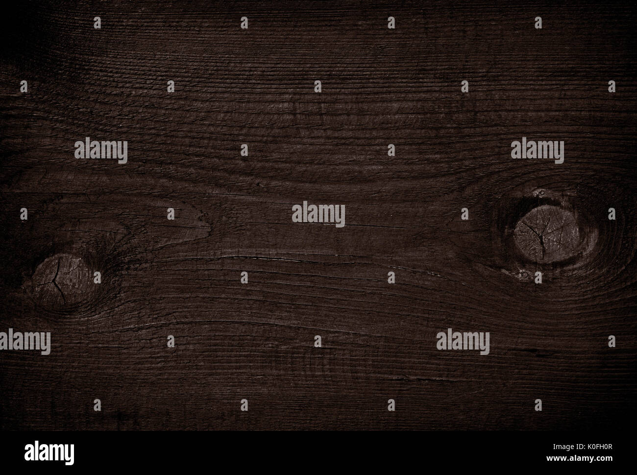 Schwarz Holz Schneidebrett verkratzt. Stockfoto