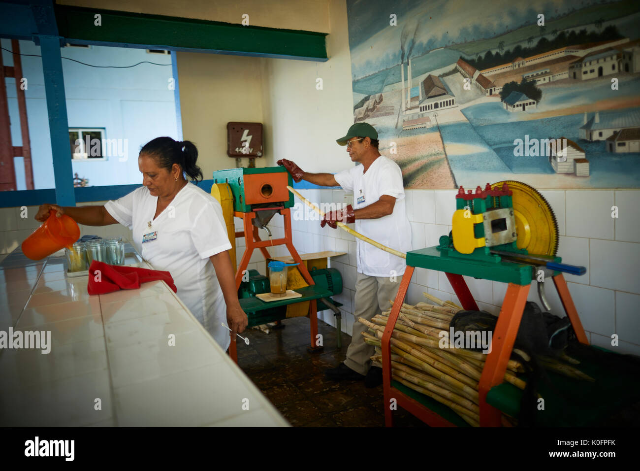 Kuba, Kuba, Cardenas, Museum Sugar Mill von Jose Smith Comas Zuckerrohrsaft ist der Saft extrahiert Maschine Zuckerrohr trinken gedrückt Stockfoto