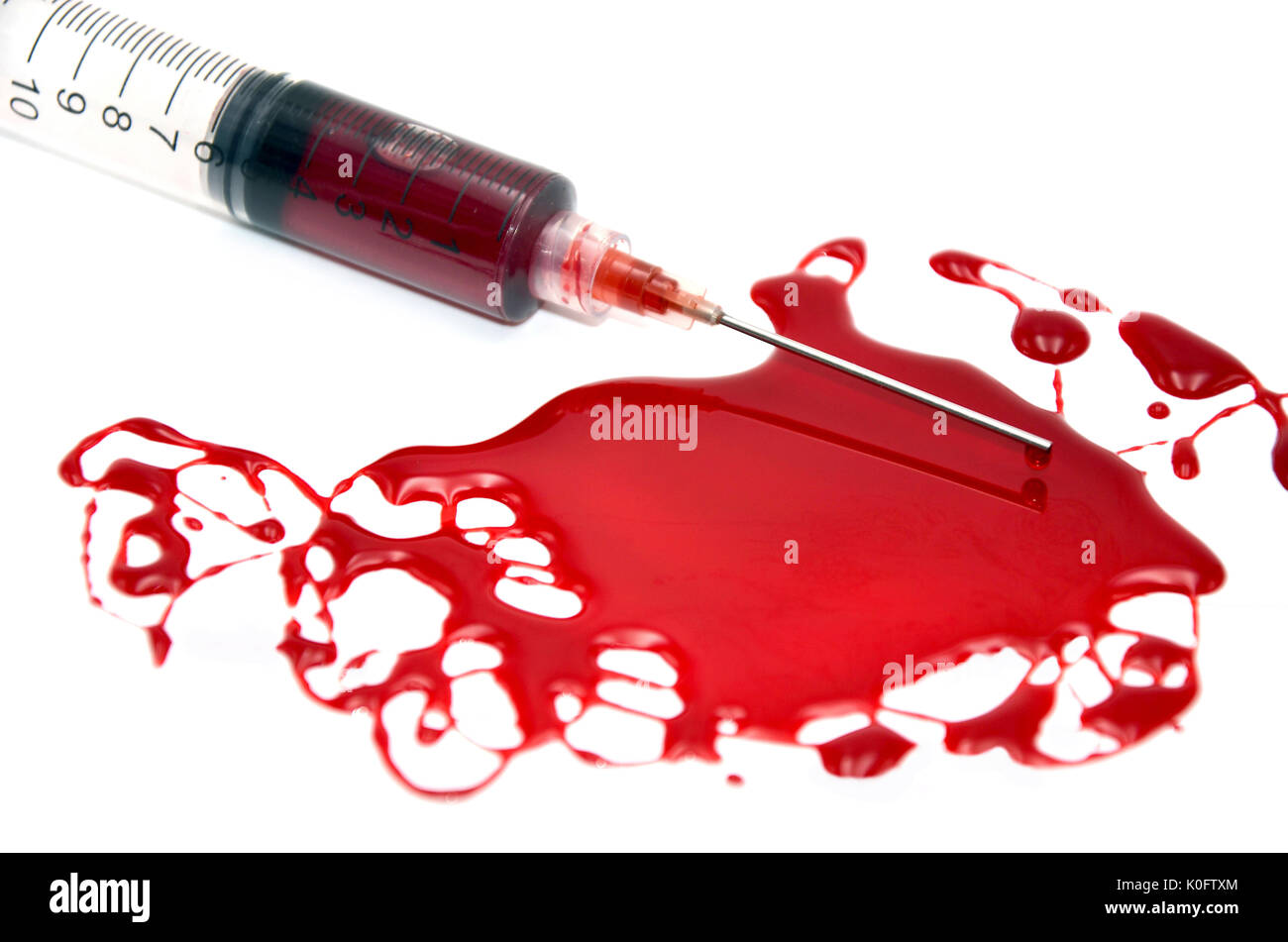 Injektion mit Blut Stockfoto