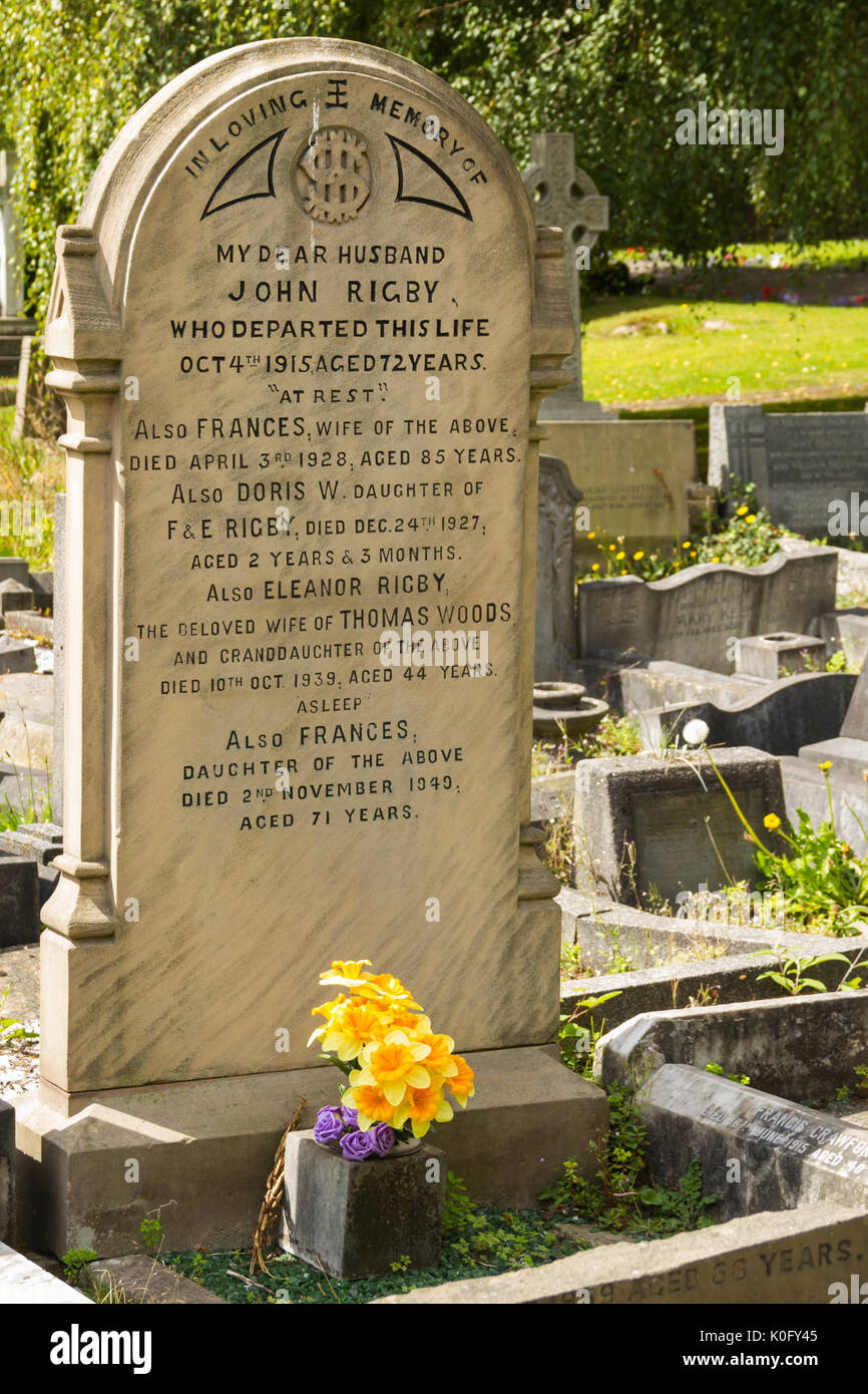 Grabstein von Eleanor Rigby auf dem Friedhof der St. Peters Kirche, Woolton, Liverpool. Stockfoto