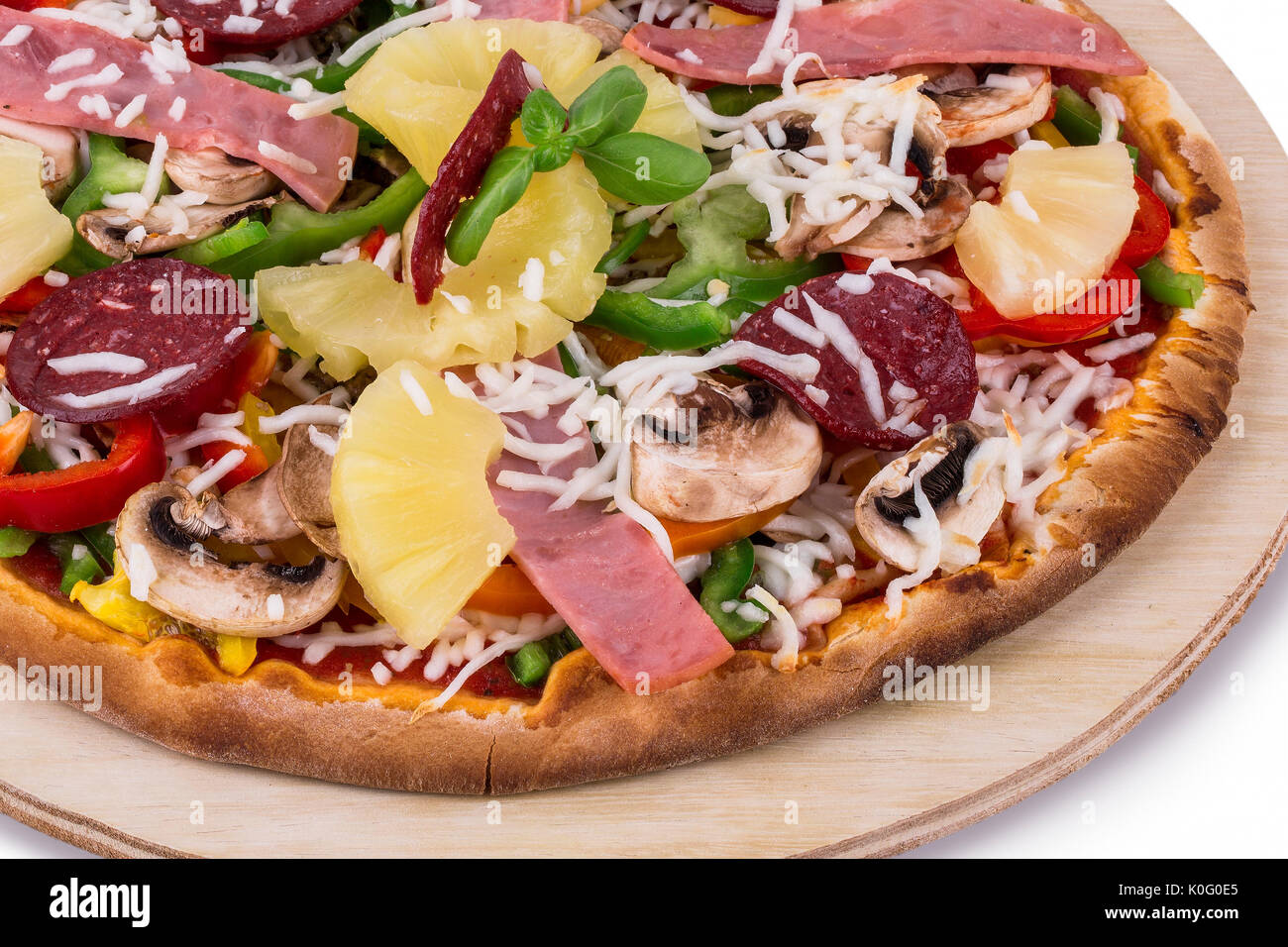 Nahaufnahme von Ungekochten Hawaiianische Ananas Pizza Stockfoto