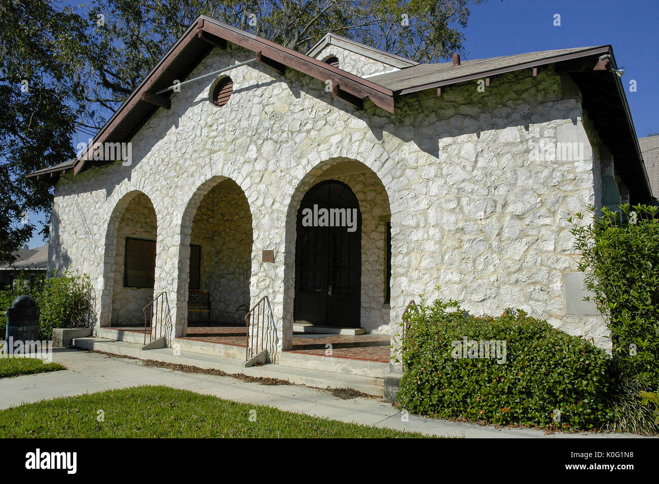 Newberry städtischen Gebäude, FL. Newberry ist eine Stadt im Südwesten von Alachua County, Florida, United States Dieses öffentliche Gebäude kompl entfernt Stockfoto