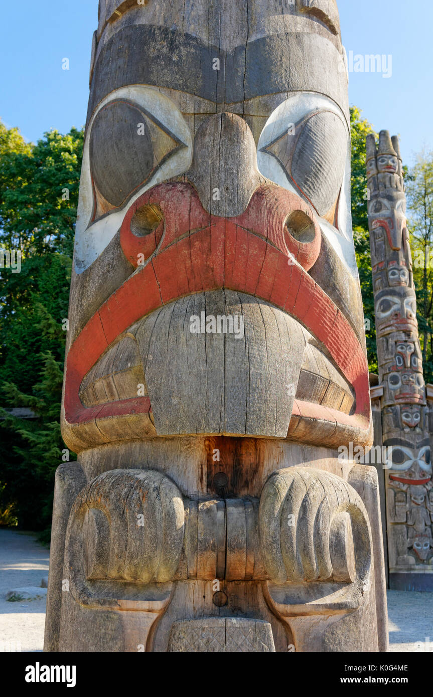 In der Nähe von Beaver Motiv auf einem Haida Totem Pole von Bill Rot, UBC Museum der Anthropologie, Vancouver, BC, Kanada geschnitzt Stockfoto